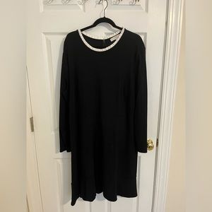 Dress with ruffle color